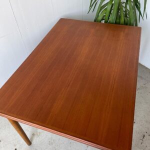 Teak spisebord