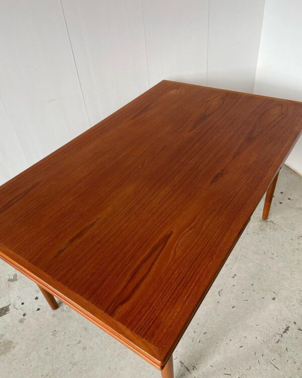 Teak spisebord