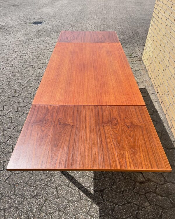 Teak spisebord