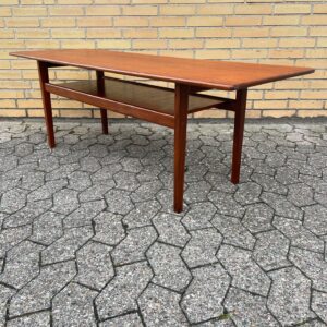 Teak sofabord Flot dansk 60’er sofabord, underhylde, fine detaljer