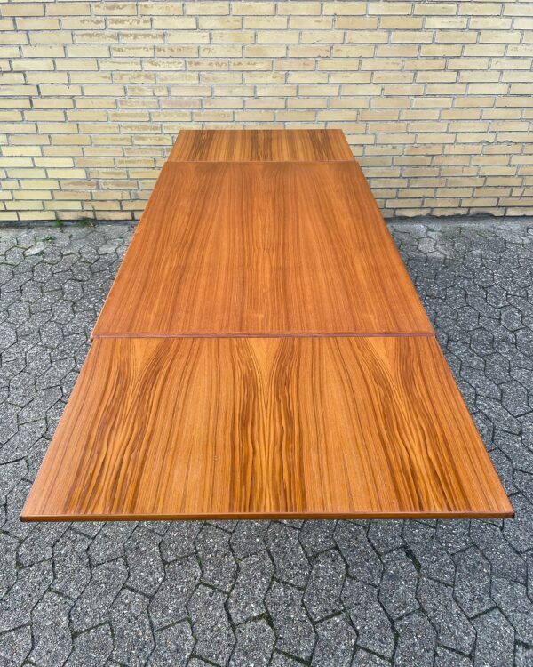 Teak spisebord